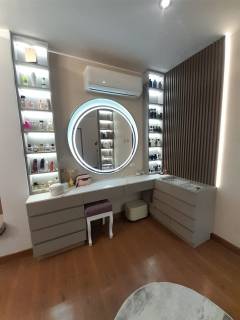 Foto de muebles altos oficina